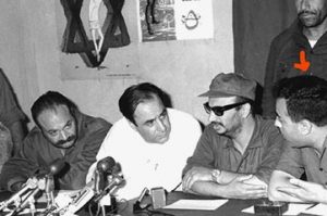 صورة-كمال-عدوان-مع-ياسر-عرفات-300x199 في ذكرى استشهاده..من هو كمال عدوان؟